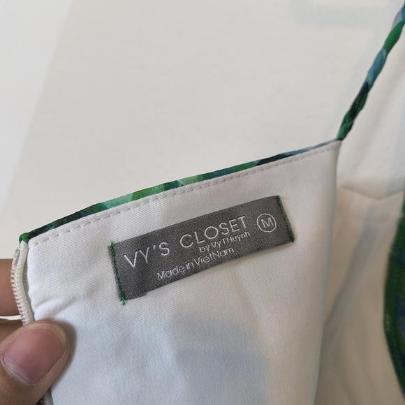 Vy's Closet Tiered Pleated Floral Maxi Dress Size Medium - Picture 7 of 10